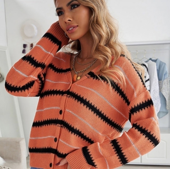 [Trendy] V-Neck Long-Sleeve Sweater Button Front Striped Size Medium - Picture 3 of 7